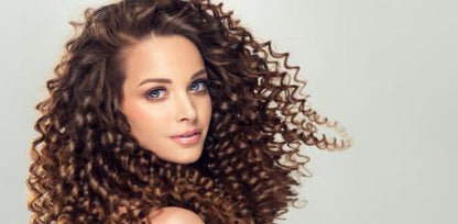Kit Capilar Rizos Definidos &amp; Nutrición Profunda | Shampoo + Acondicionador + Spray Copacabana